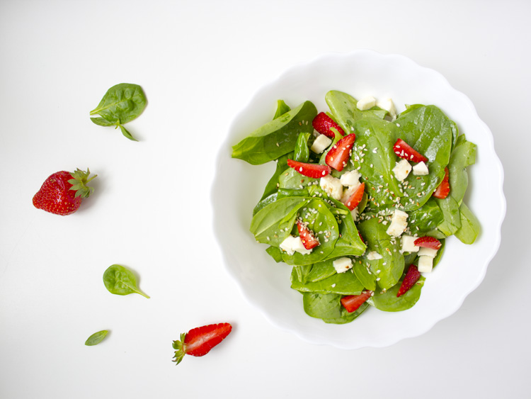 Spinach Salad with Strawberries and Mozzarella